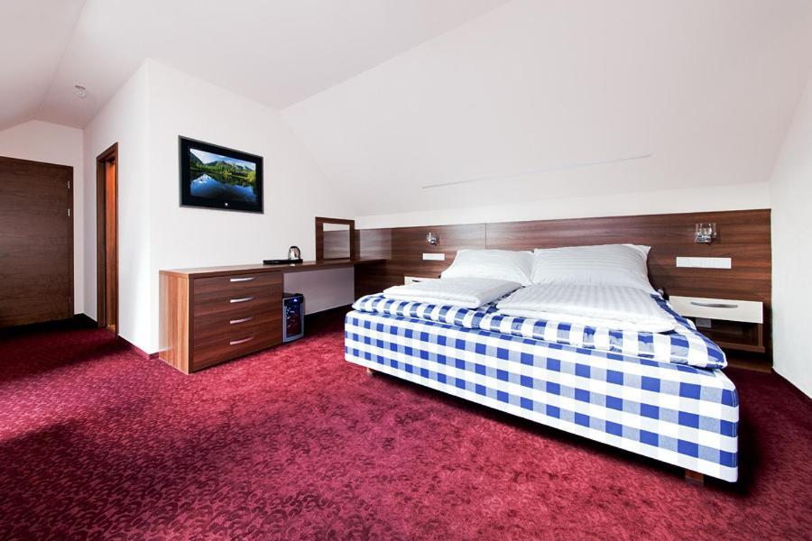 Cerna Louze Hotell Branžež Rum bild